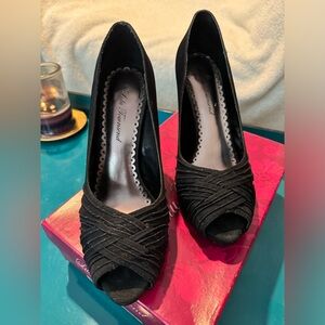 EUC Lulu Townsend black sparkly heels